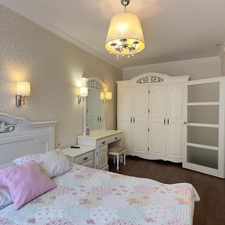 Apartment In The Centre Of City Dnipro Exterior foto